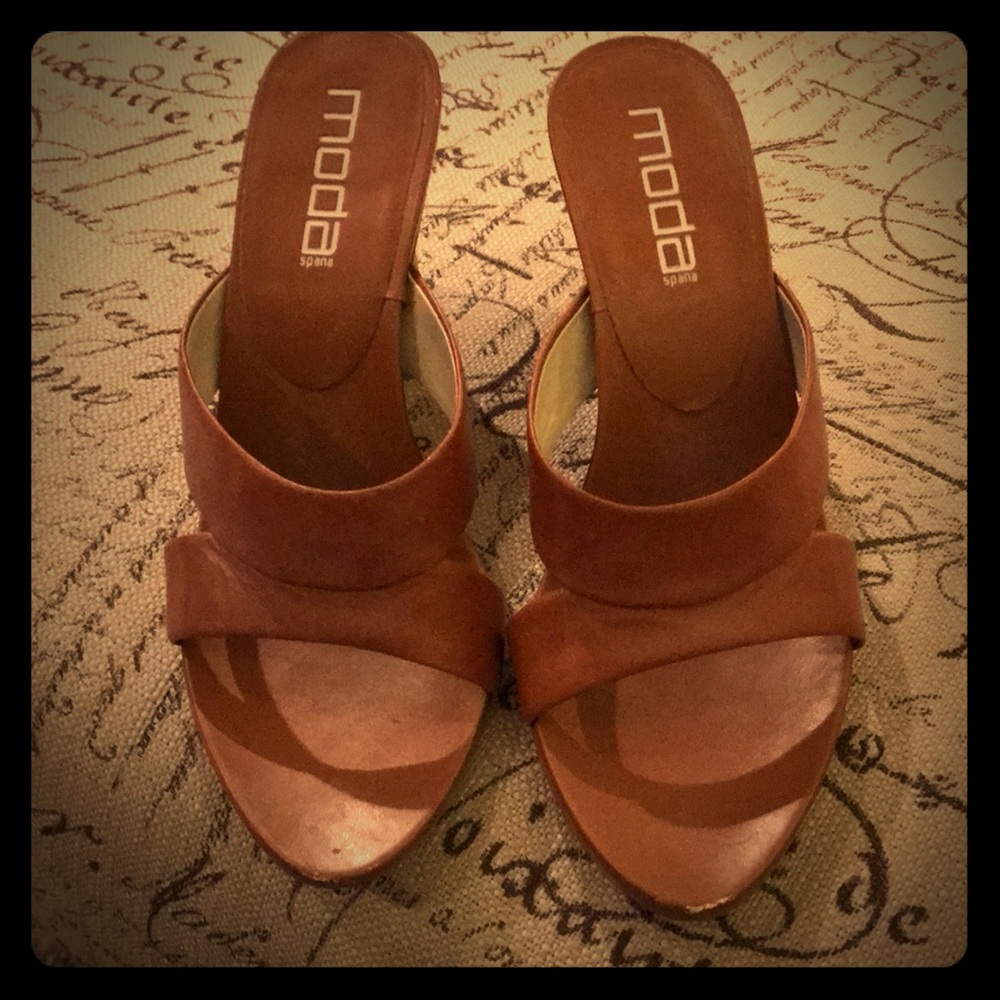 Moda Spana Tan Wedges size 8.5